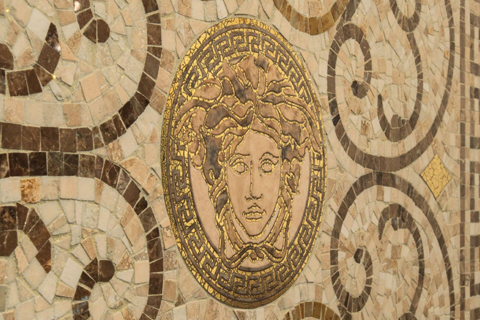 exclusive_versace_5.jpg