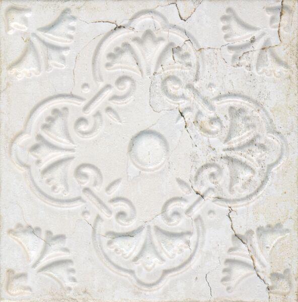Aged White Ornato